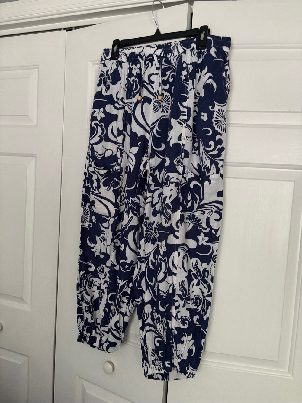 Christian Siriano Navy and White Floral Cropped Pants